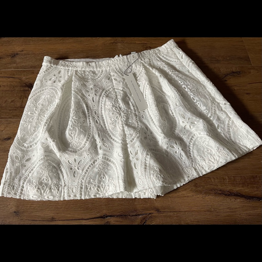 MONIQUE LHUILLIER (ML)-NWT Women’s White Eyelet Dress Shorts